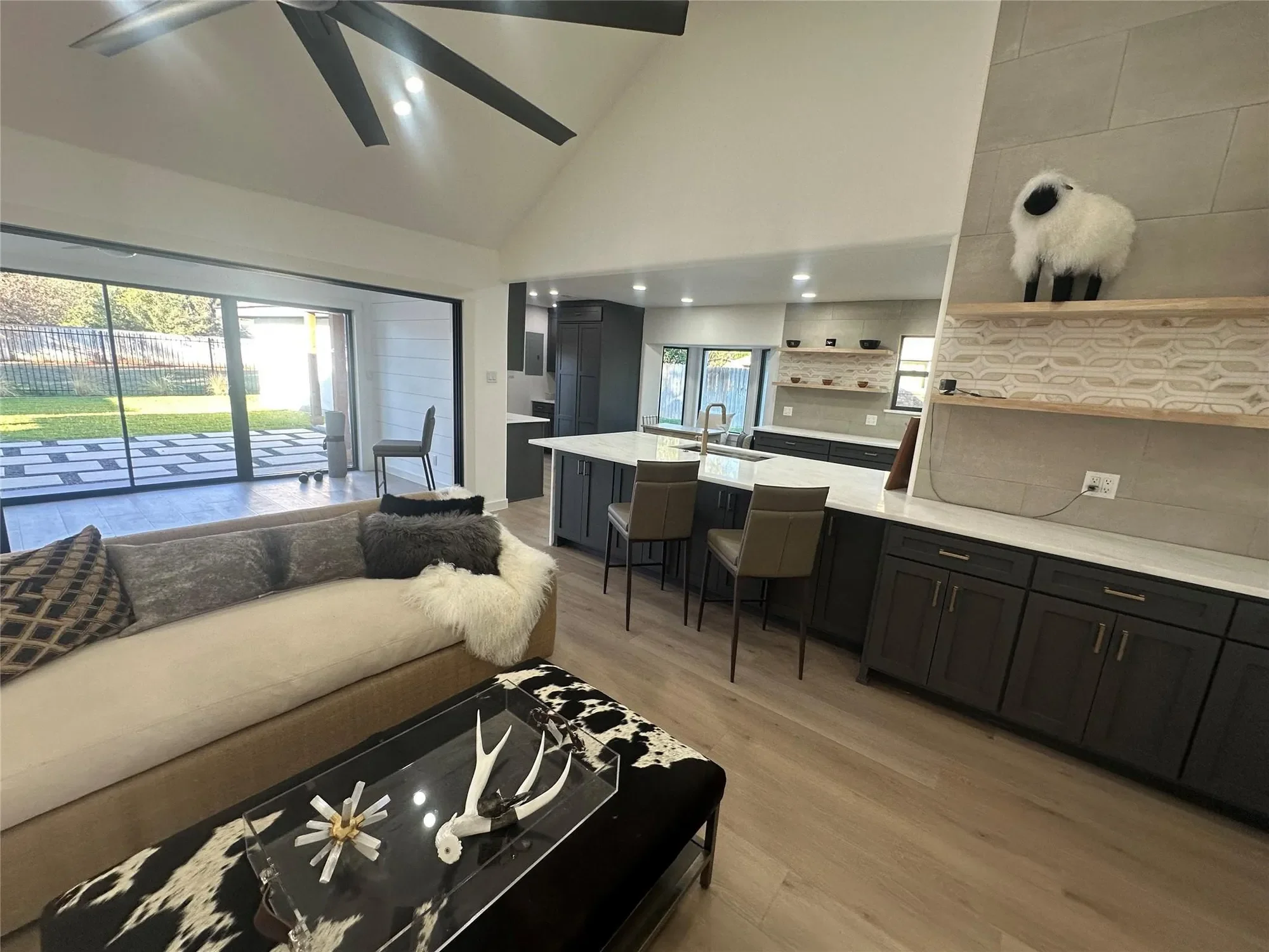 4910 Woodcreek RD, Austin, Texas, United States. - Photo 11