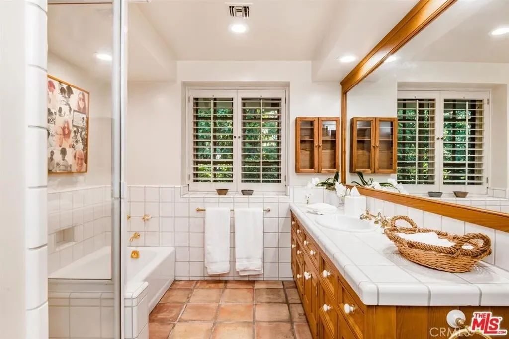 5255 ROUND MEADOW Road, Hidden Hills, California, United States. - Photo 11