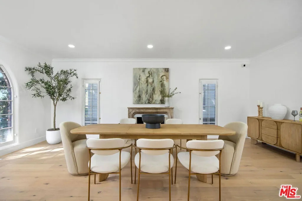 832 S Plymouth Boulevard, Los Angeles, California, United States. - Photo 11