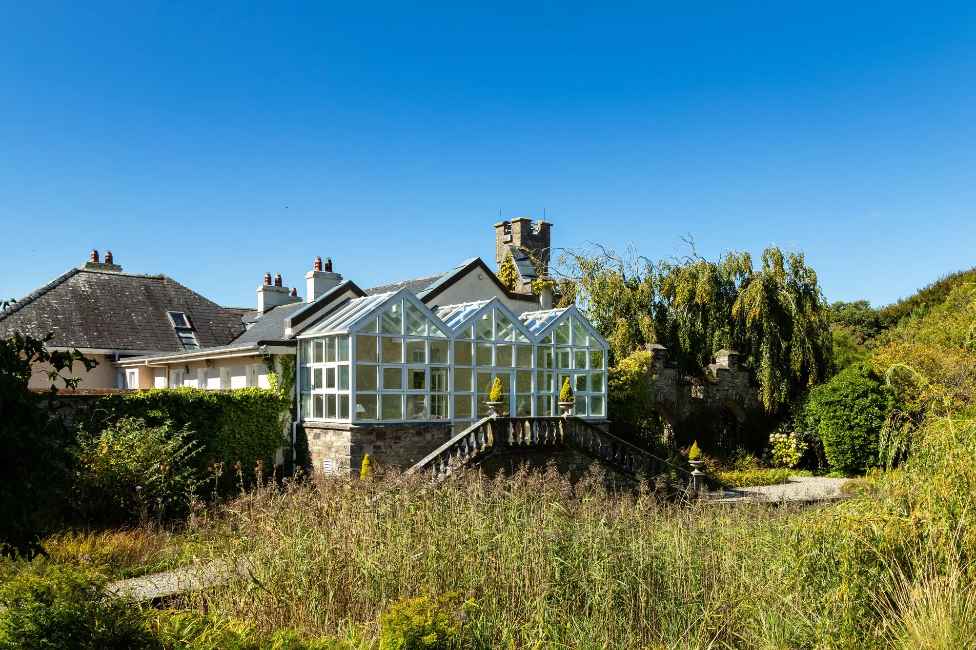 Exterior photo 6
