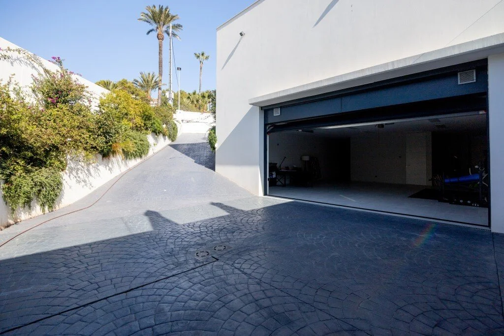 Exterior photo 4