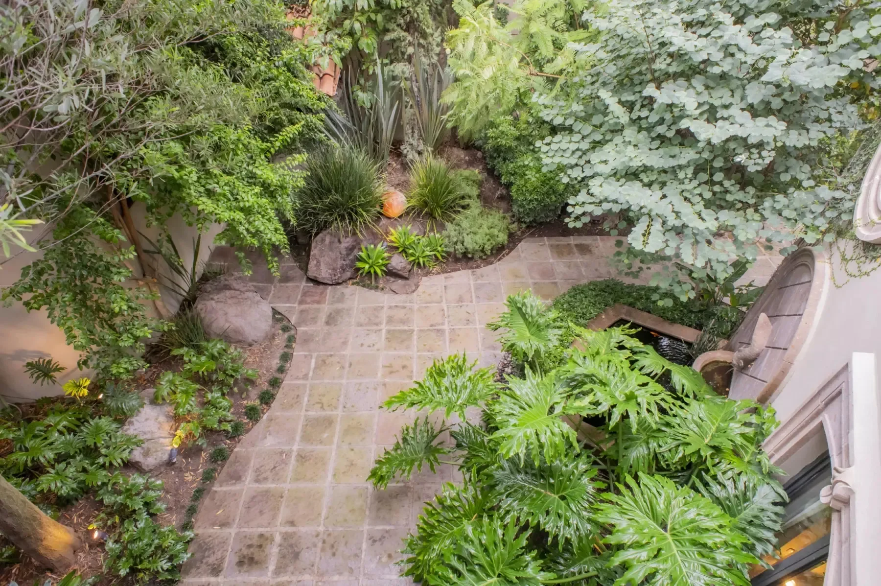 Exterior photo 10
