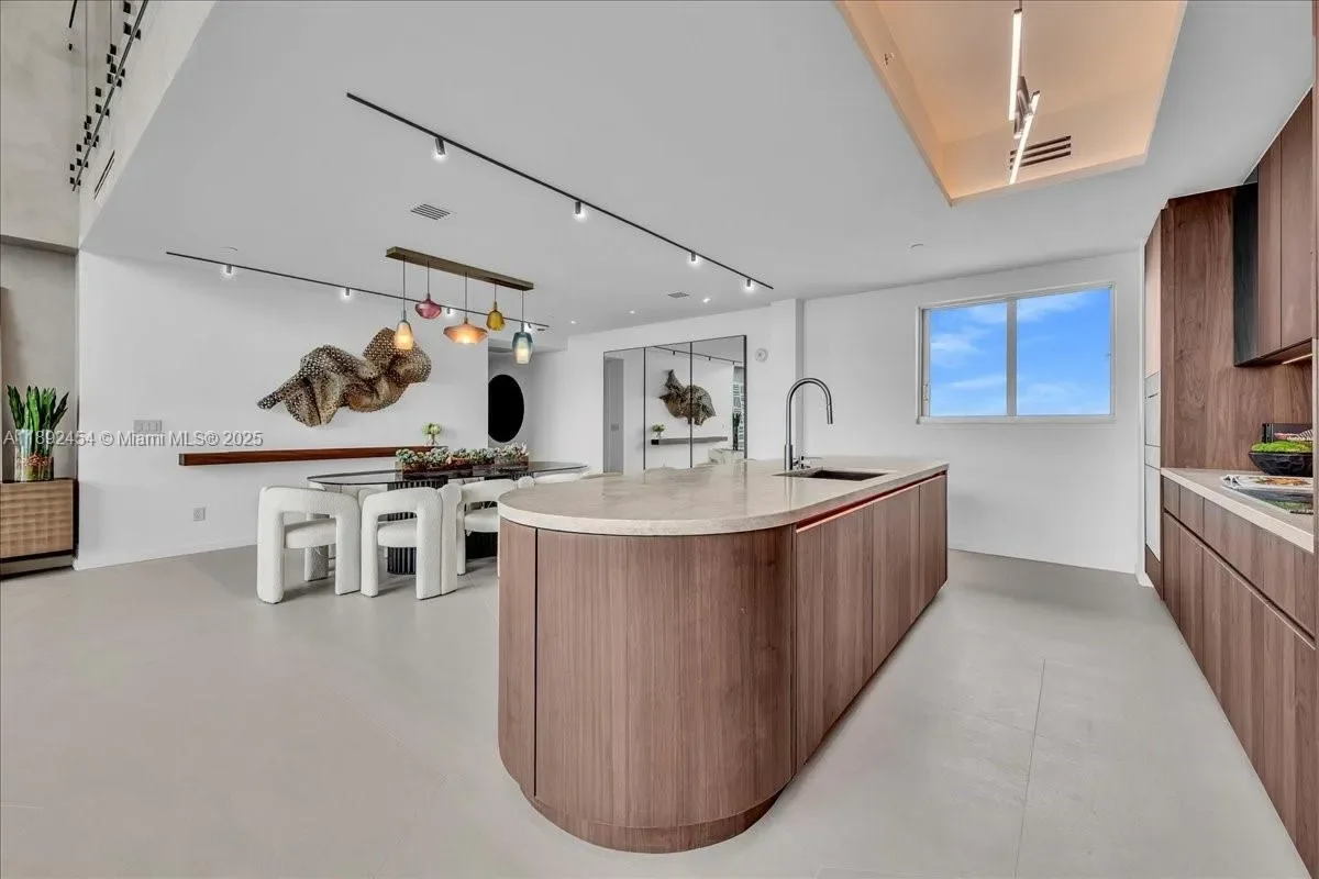 888 Biscayne Blvd #PH 5704, Miami, FL 33132, Miami, Florida, United States. - Photo 48
