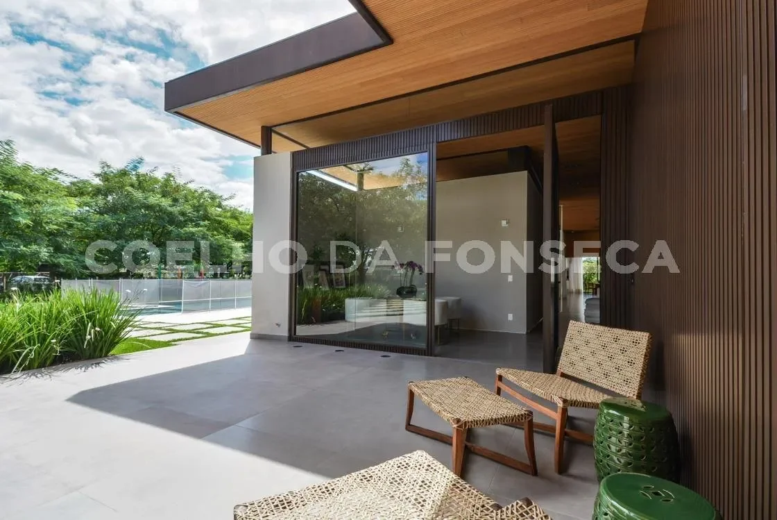 Exterior photo 5