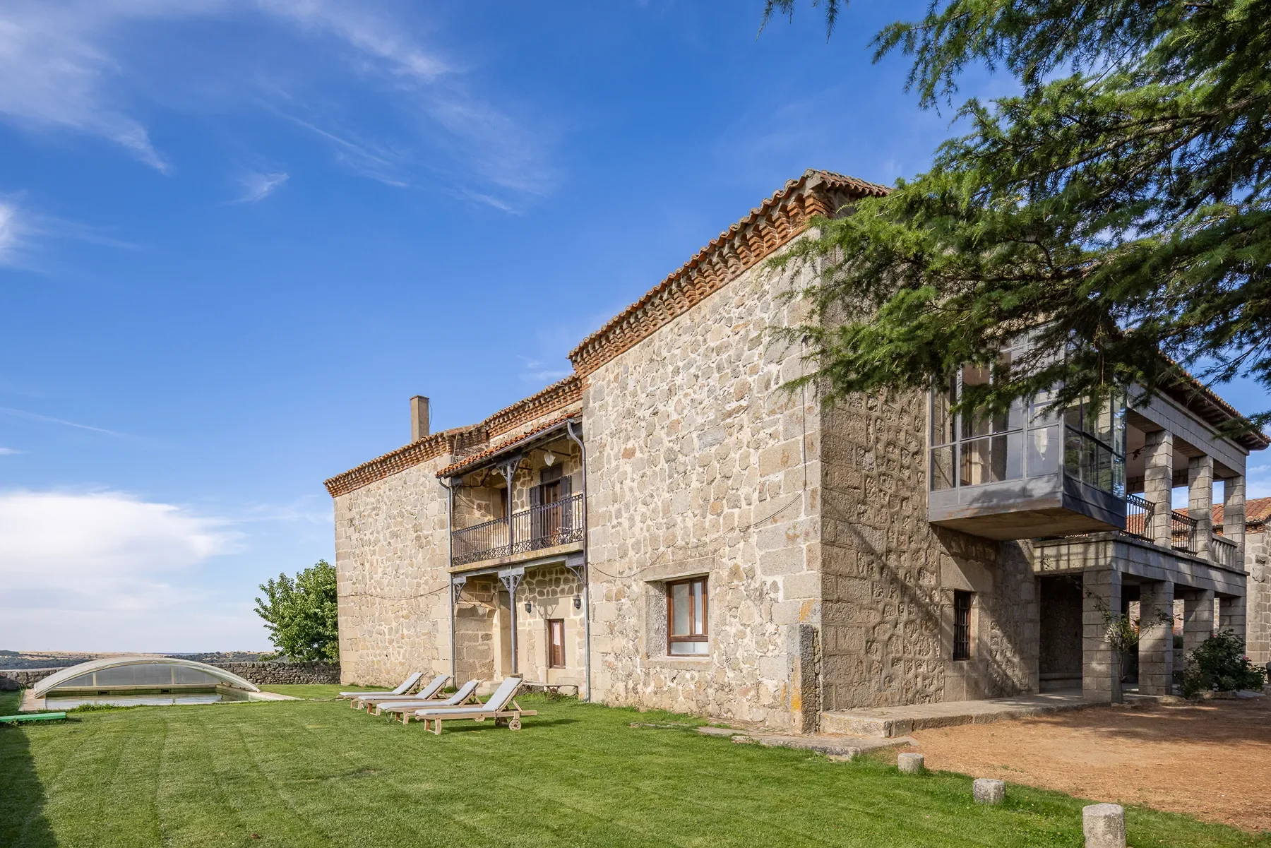Exterior photo 2