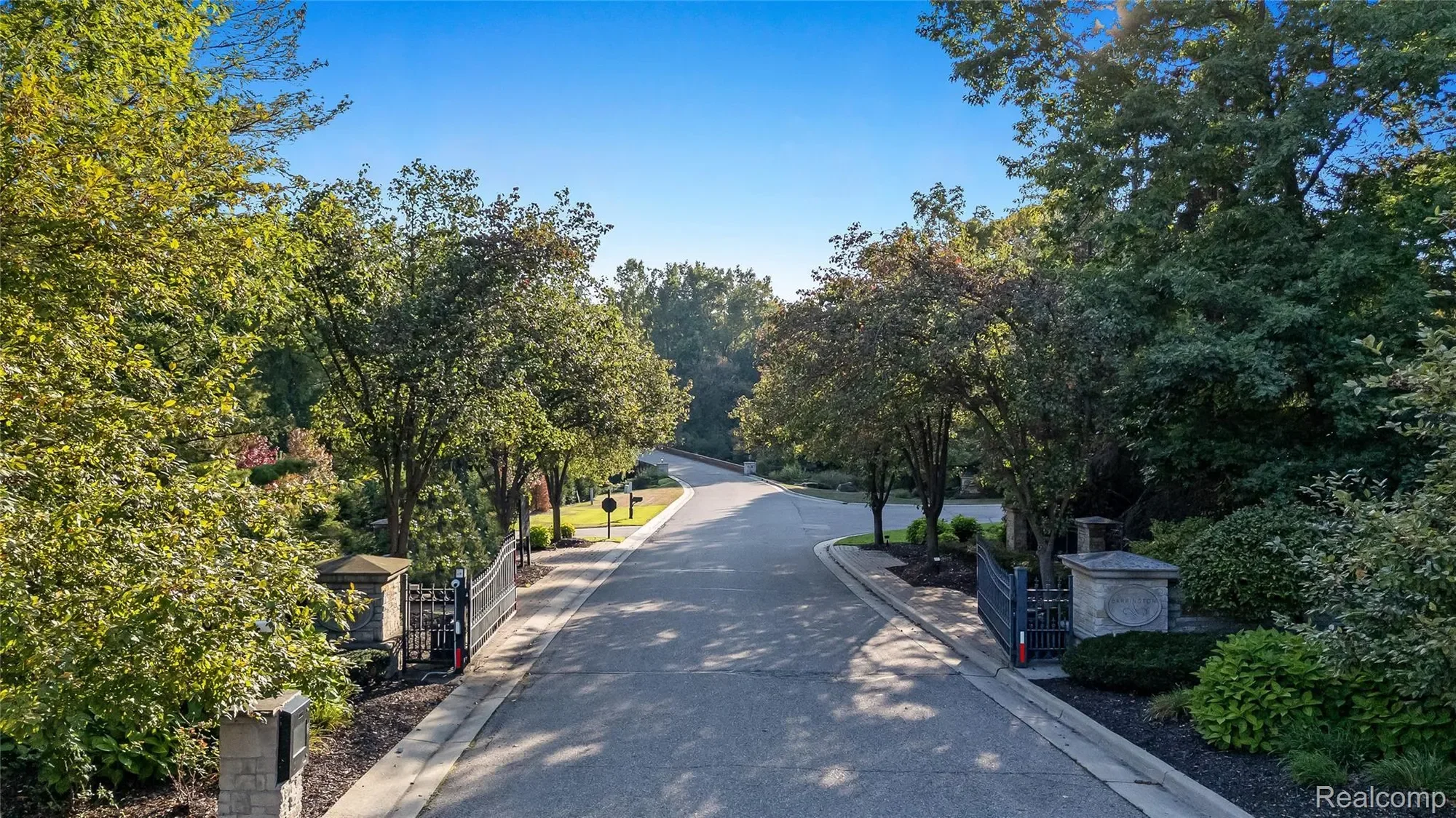 559 Barrington Park Drive, Bloomfield Hills, MI 48304, Bloomfield Hills, Michigan, United States. - Photo 7