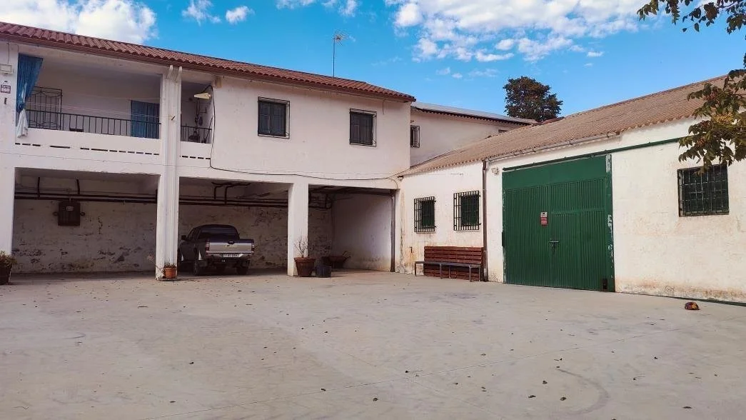 Exterior photo 12