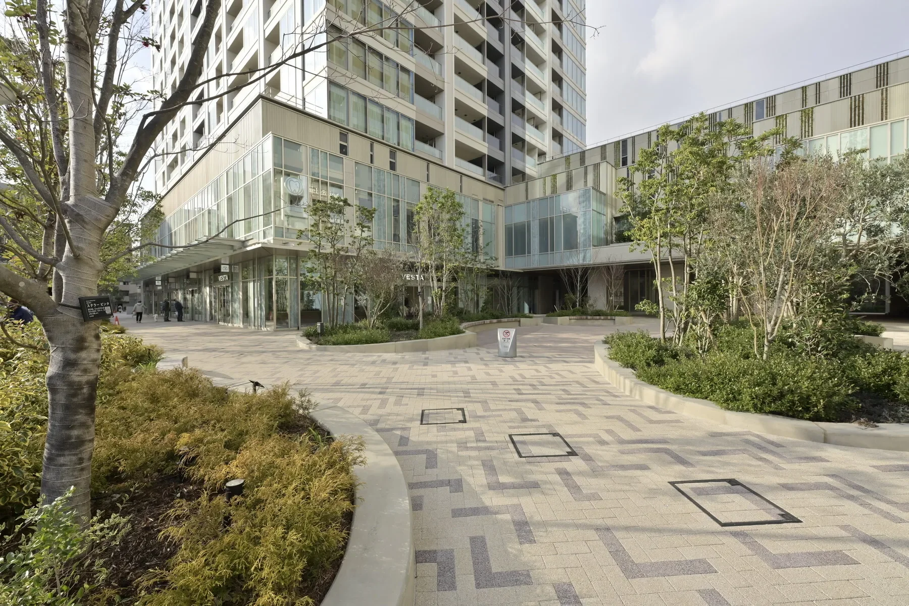 Exterior photo 2