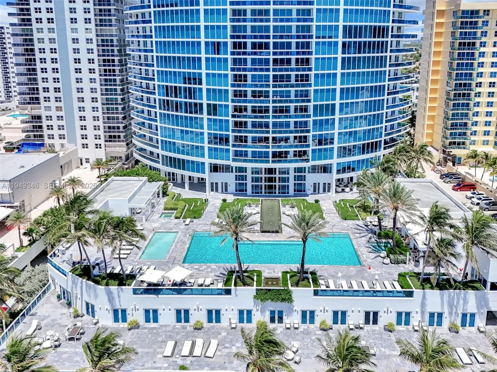 Exterior photo 7