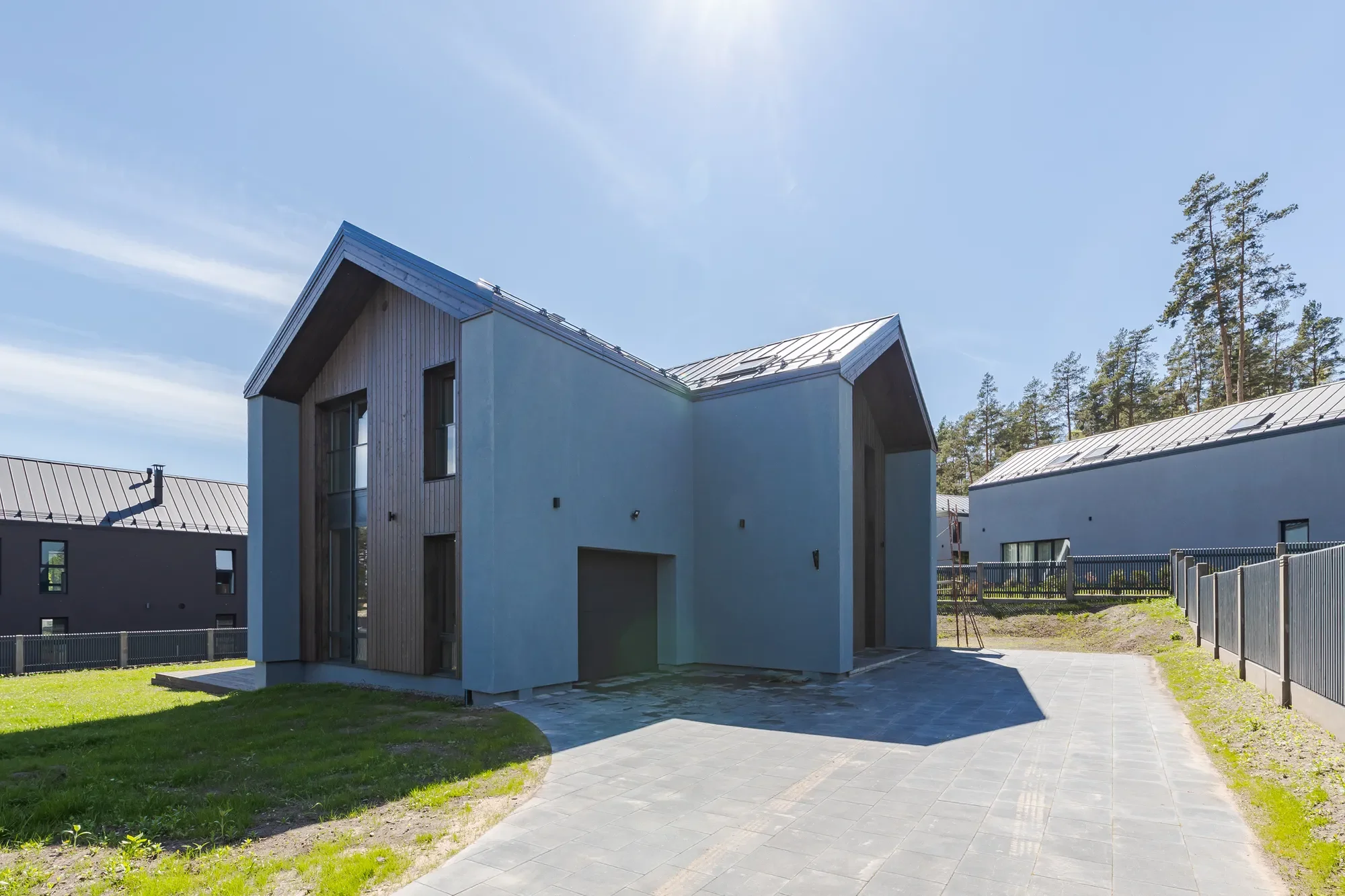 Exterior photo 1