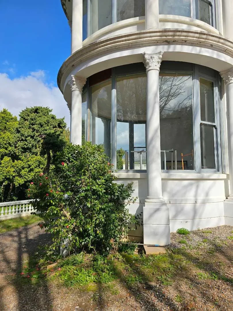 Exterior photo 8