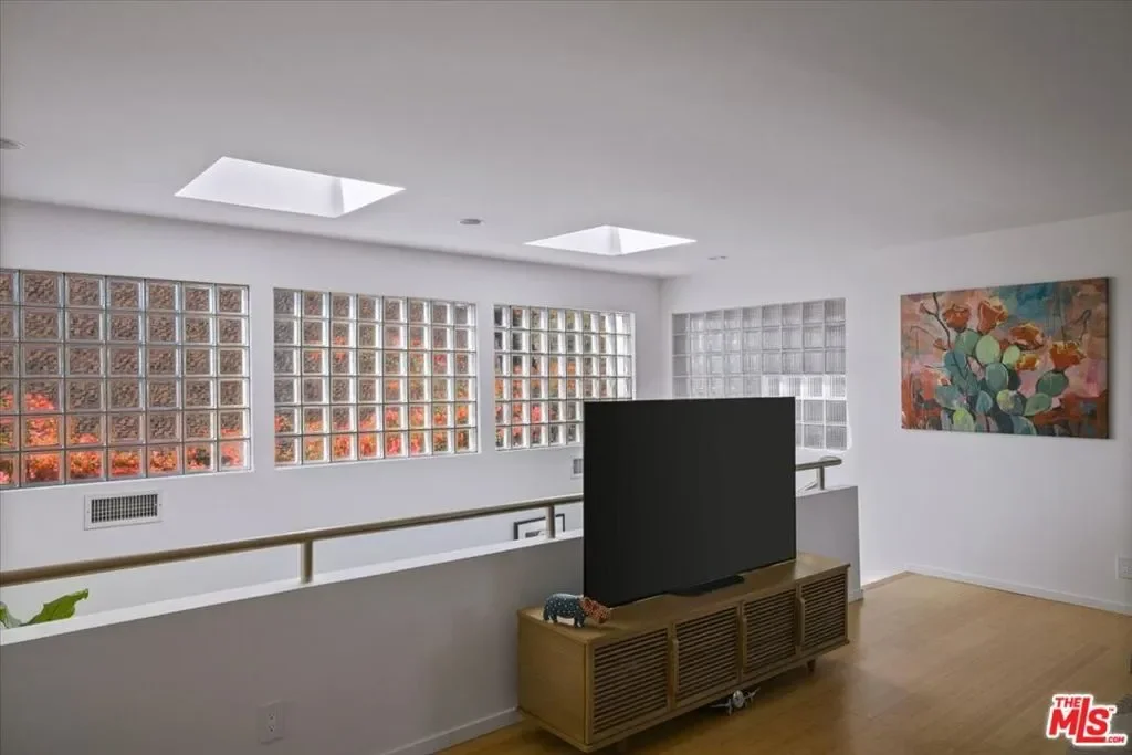1358 Killarney Avenue, Los Angeles, California, United States. - Photo 23