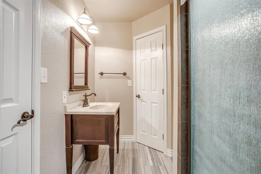 9549 Dickson Road, Fort Worth, Texas, United States. - Photo 26