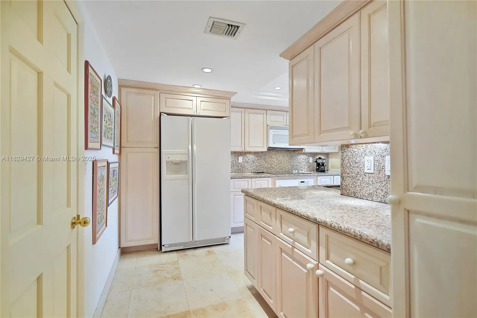 1121 Crandon Blvd F201, Key Biscayne, Florida, United States. - Photo 32