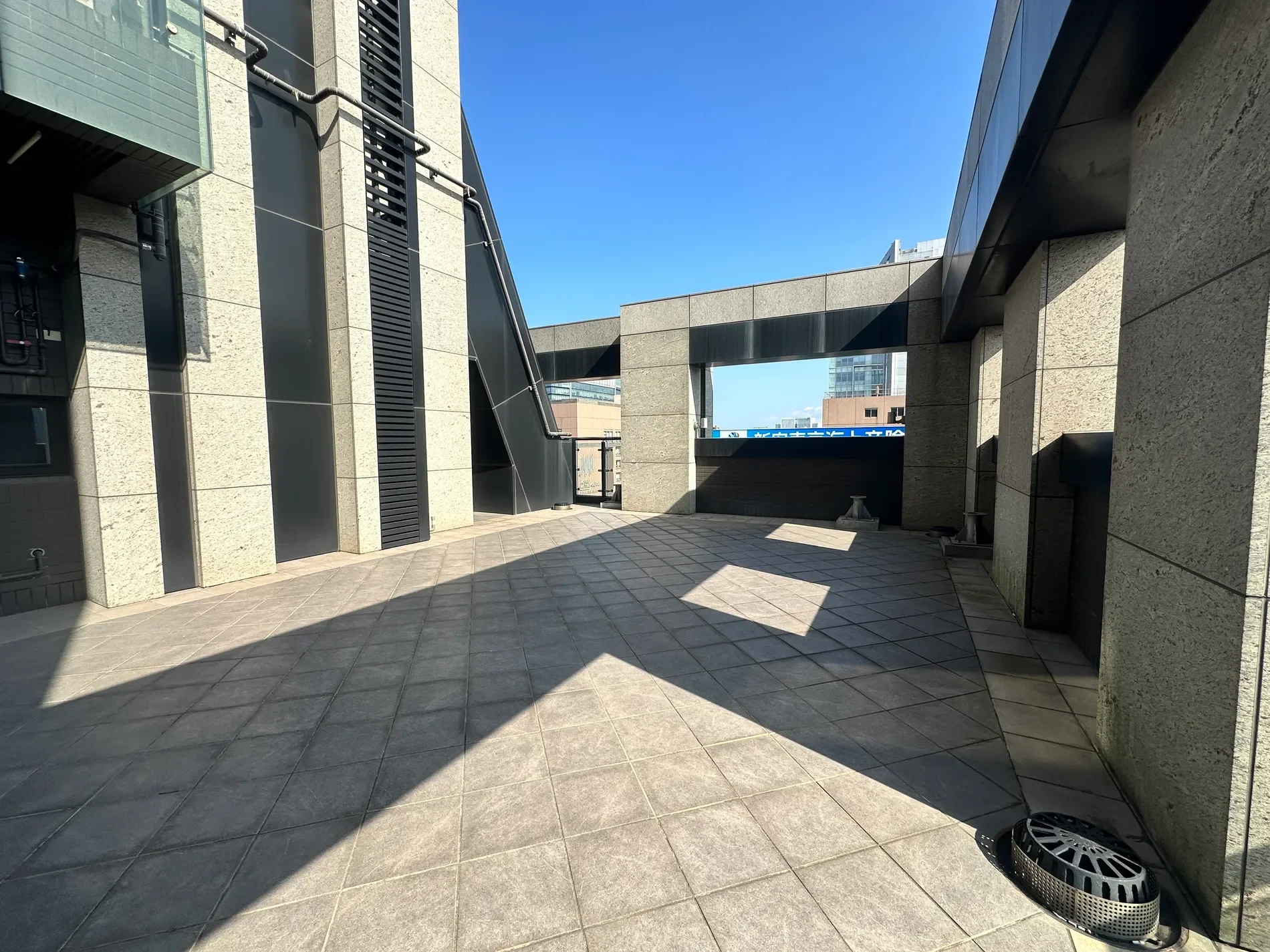 Exterior photo 4