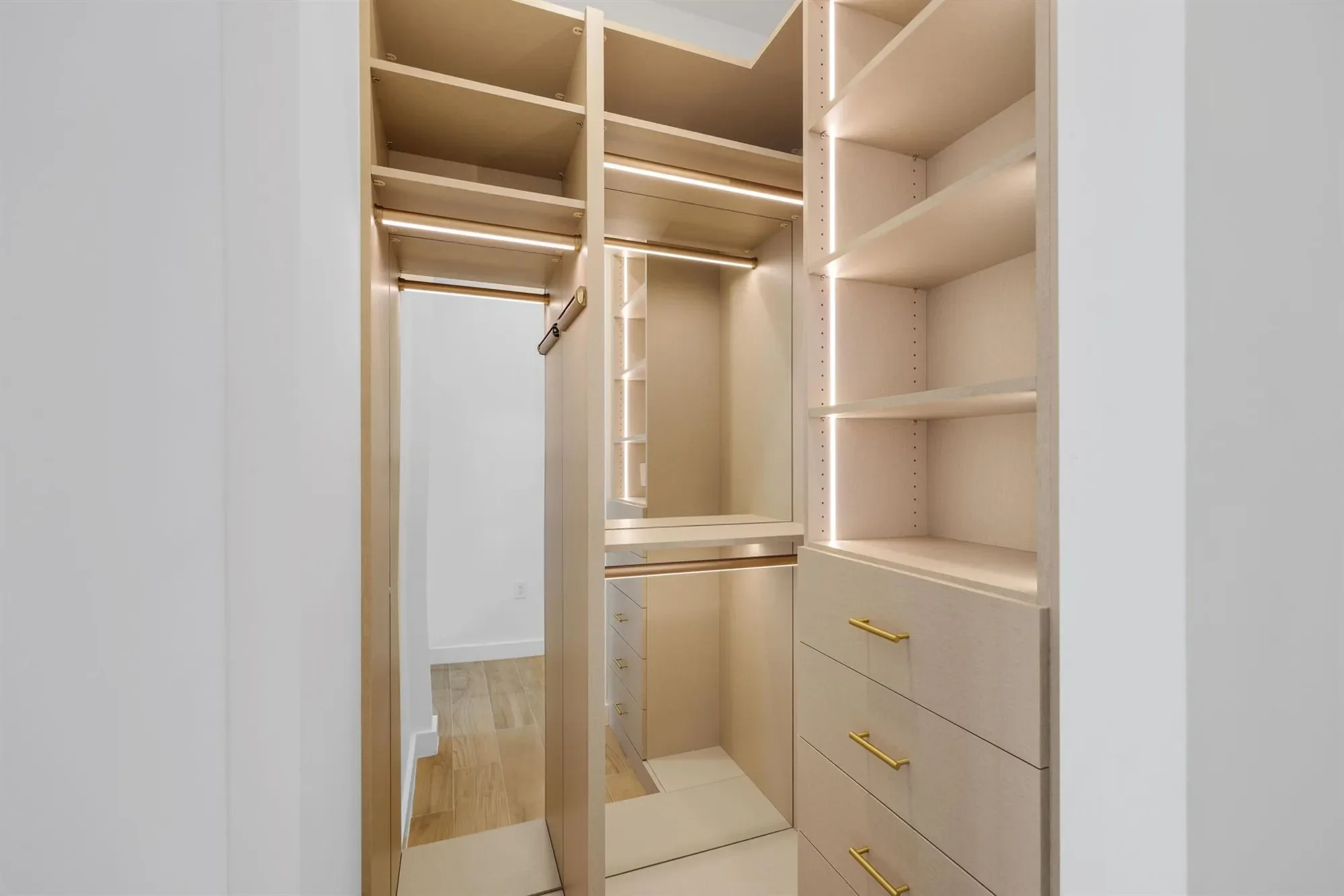 2655 S Bayshore Drive, Miami, Florida, United States. - Photo 42