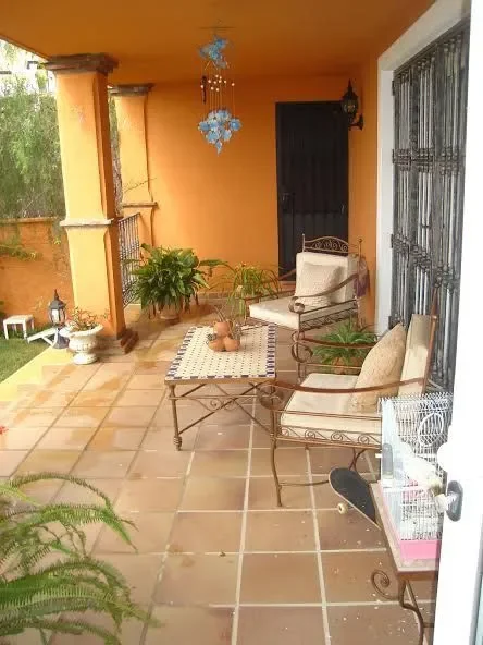 Exterior photo 3