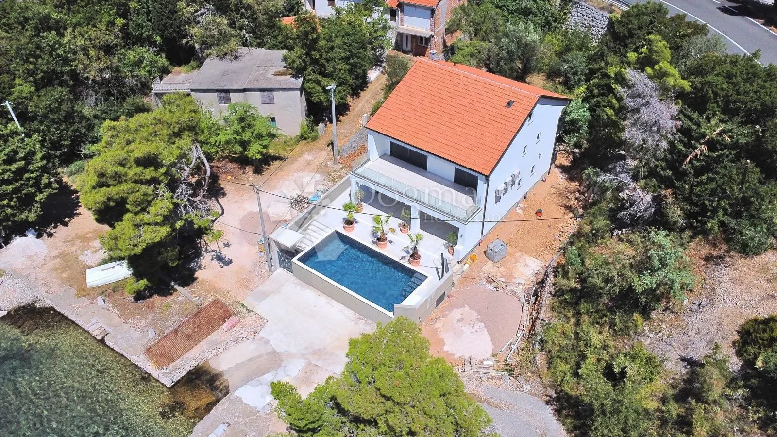 Exterior photo 8