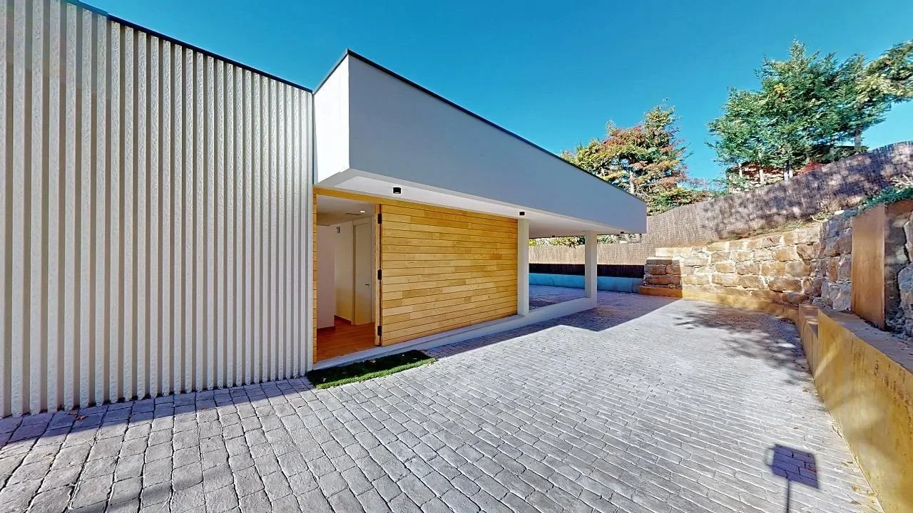 Exterior photo 4