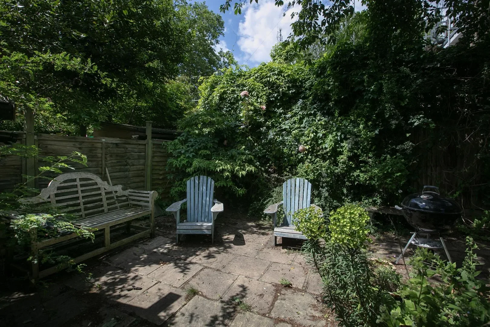 Exterior photo 6