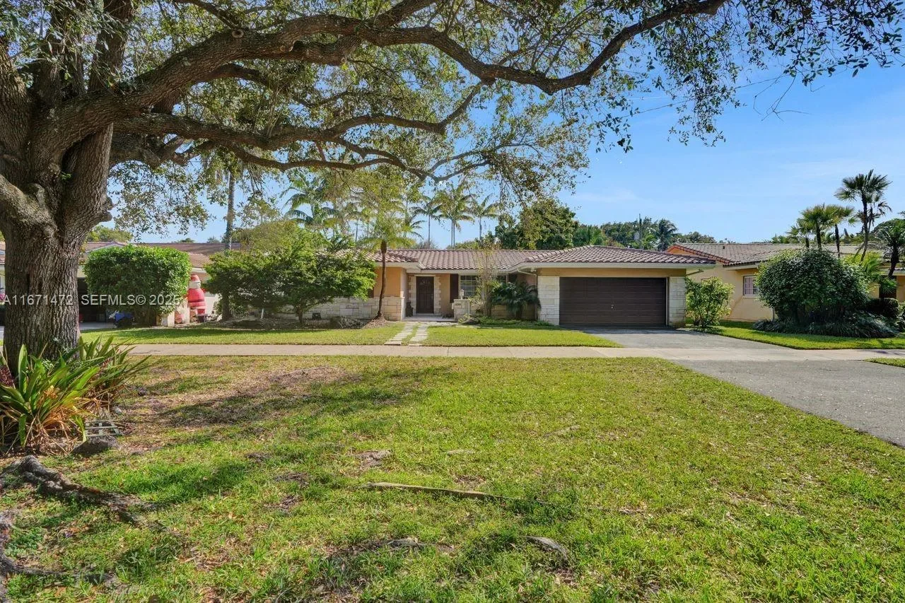 430 Miller Rd, Coral Gables, Florida, United States. - Photo 17