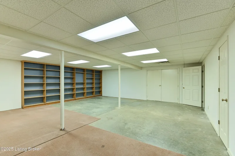 18240 Hobbs Creek Rd, Fisherville, KY 40023, Watterson Park, Kentucky, United States. - Photo 28