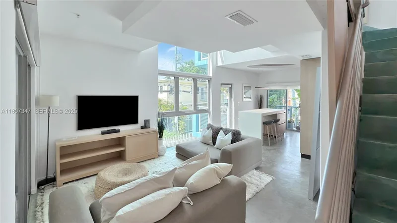 734 Michigan Ave 7, Miami Beach, Florida, United States. - Photo 5
