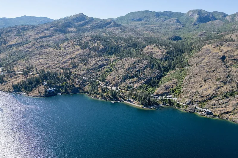 1800 Feet Of Waterfront