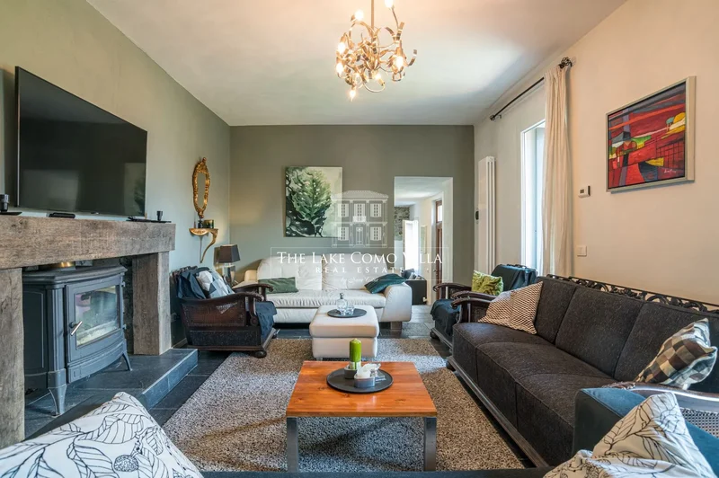 Stone Townhouse Mastena With Lake Views