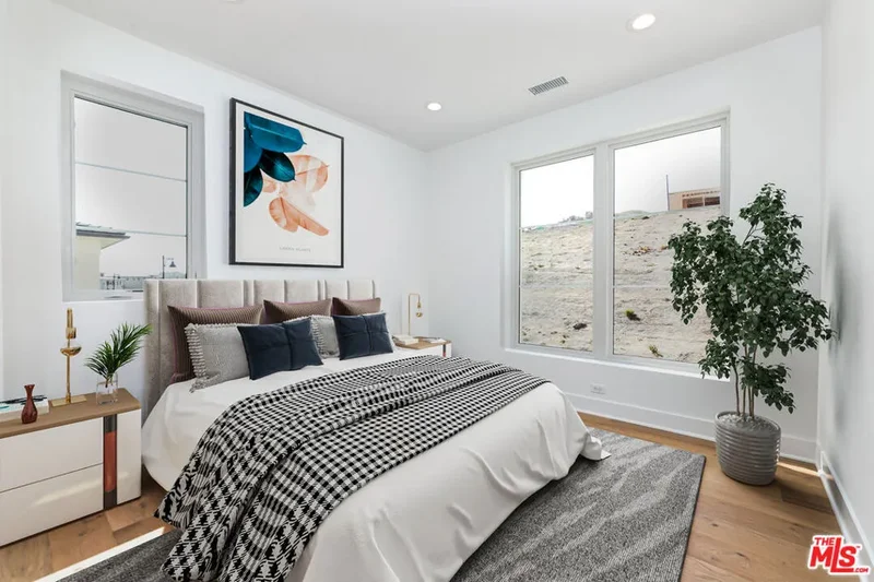 11770 N Hillsborough Lane, Los Angeles, California, United States. - Photo 37