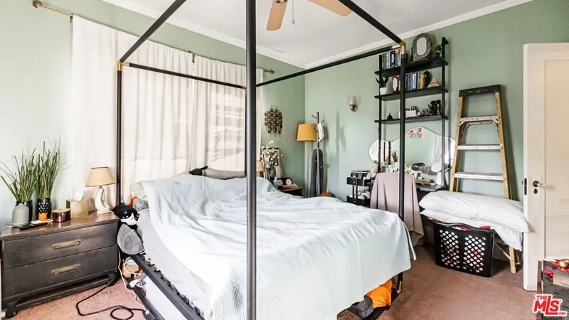 735 Locust Avenue, Signal Hill, California, United States. - Photo 22