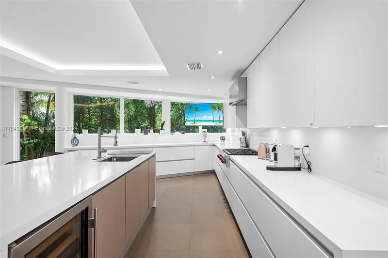 480 Ocean Blvd, Golden Beach, Florida, United States. - Photo 50