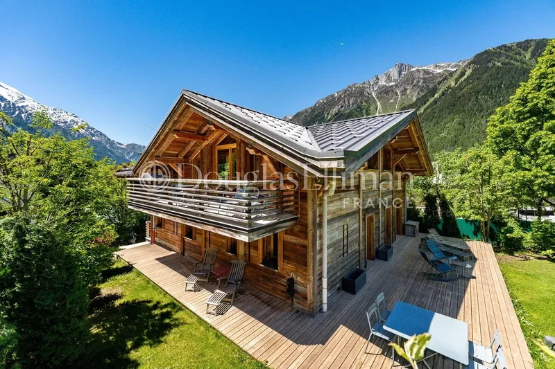 CHAMONIX - A newly built 4-bedroom chalet at the foot of Les Planards ski area.