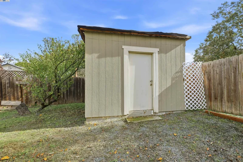 1040 Delacy, Martinez, California, United States. - Photo 27