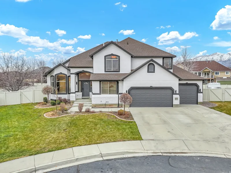 Single Family Residence in Pleasant Grove