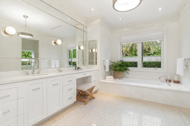 583 N Lake Way, Palm Beach, Florida, United States. - Photo 13