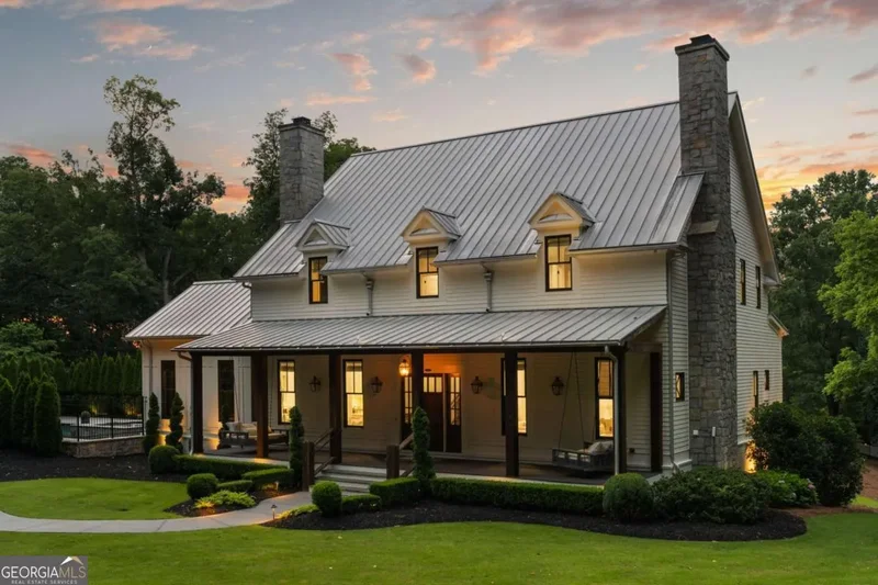 Single Family Residence in Milton