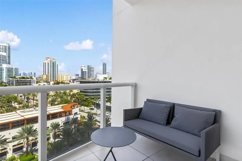 50 S Pointe Dr 1005, Miami Beach, Florida, United States. - Photo 12