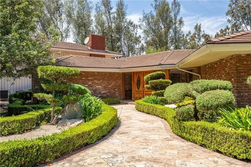 Single Family Residence in Covina