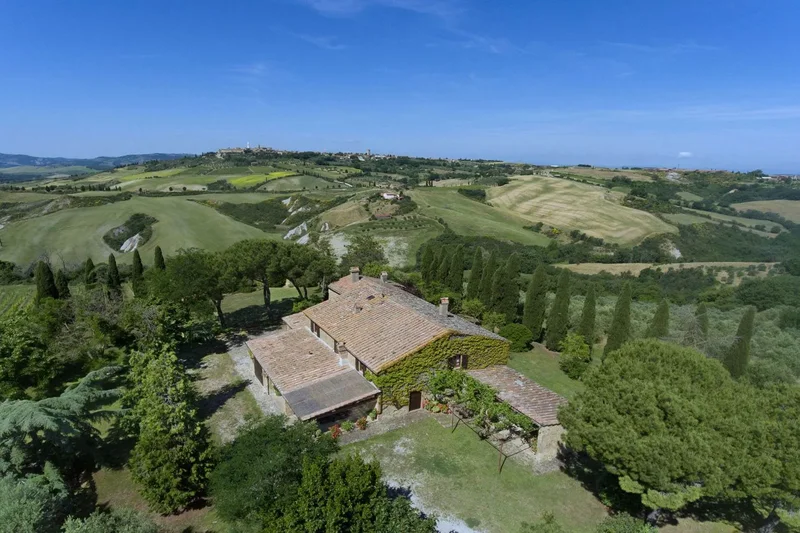 Wonderful farmhouse overlooking Pienza