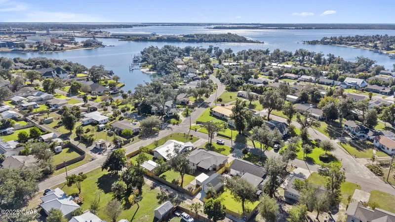 1613 Dewitt Street , Panama City, FL 32401, Panama City, Florida, United States. - Photo 32