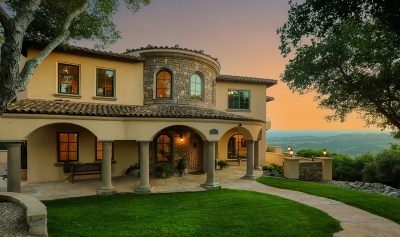 Tuscan Inspired Villa With Panoramic Views