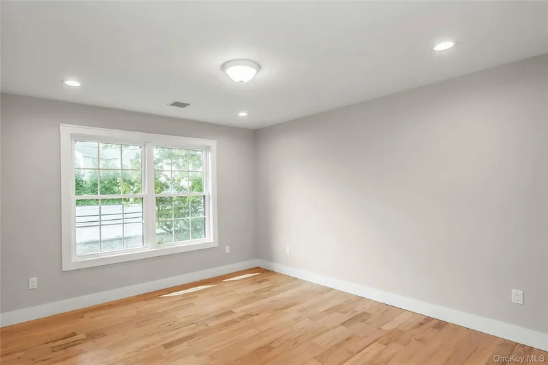 22 Cheshire Avenue, Syosset, New York, United States. - Photo 18