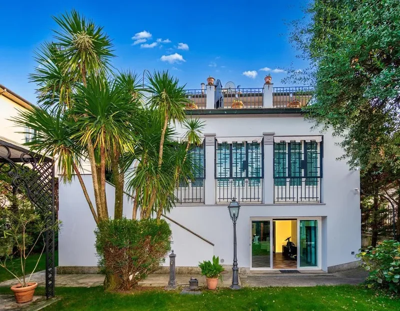 Villa in vendita a Lucca composto da 11vani