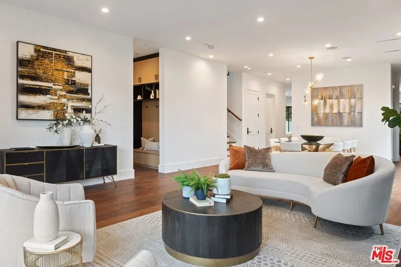 8025 Stewart Avenue, Los Angeles, California, United States. - Photo 14