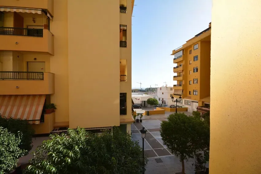 Exterior photo 1