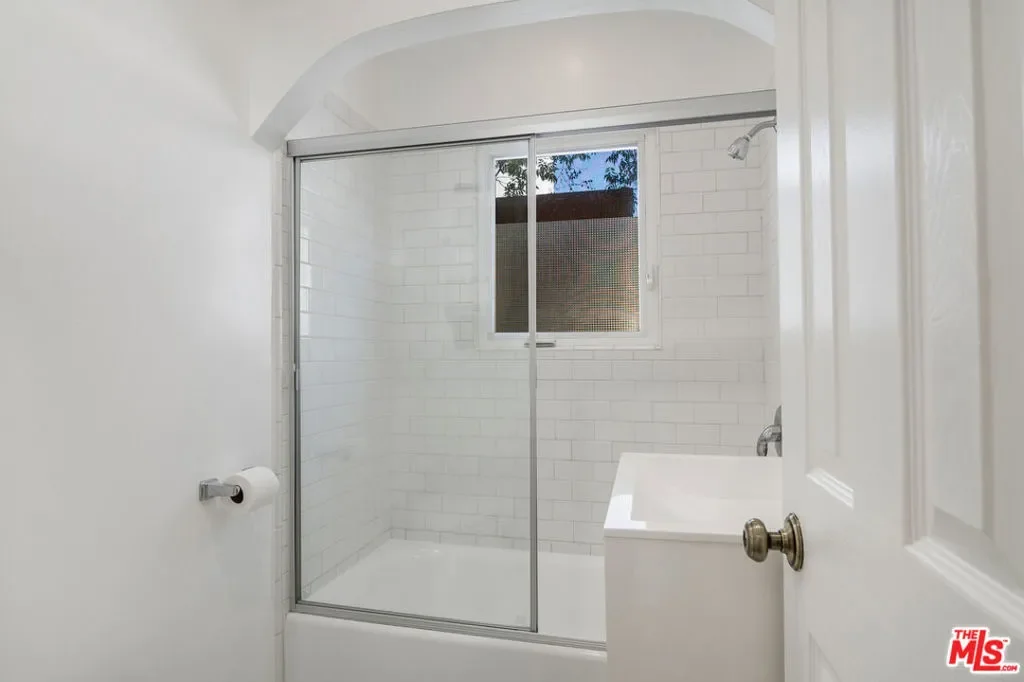 9037 Elevado Street, Los Angeles, California, United States. - Photo 6