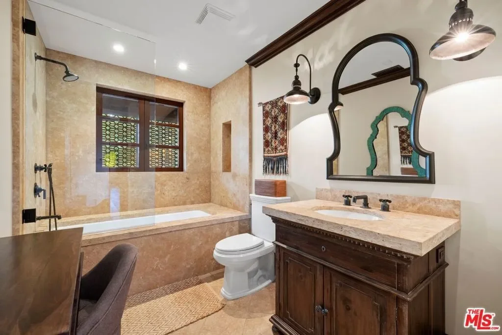 24834 Pacific Coast Highway, Malibu, California, United States. - Photo 14