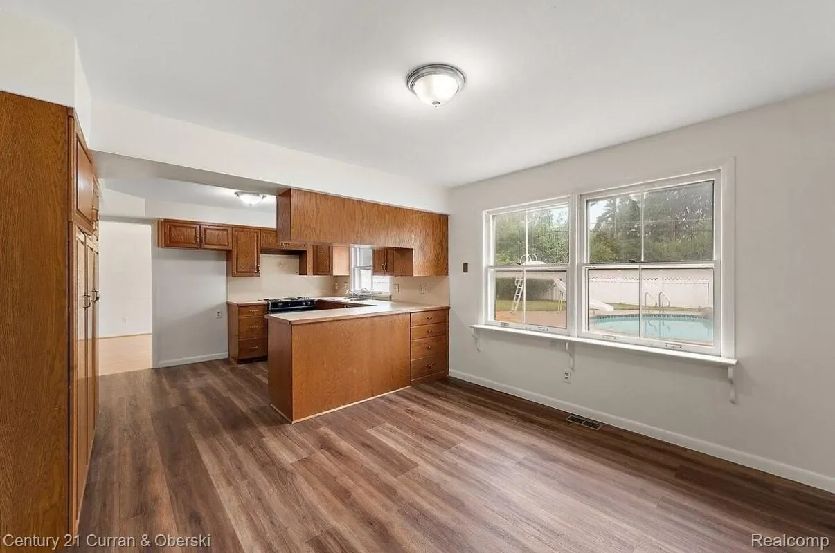 26004 Shirley Lane, Dearborn Heights, MI 48127, Dearborn, Michigan, United States. - Photo 24