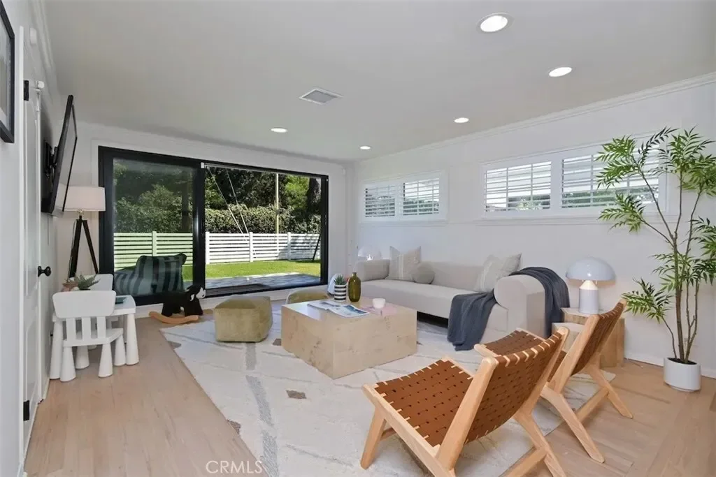 12614 Morrison, Los Angeles, California, United States. - Photo 13